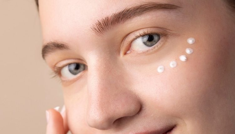 کرم دور چشم