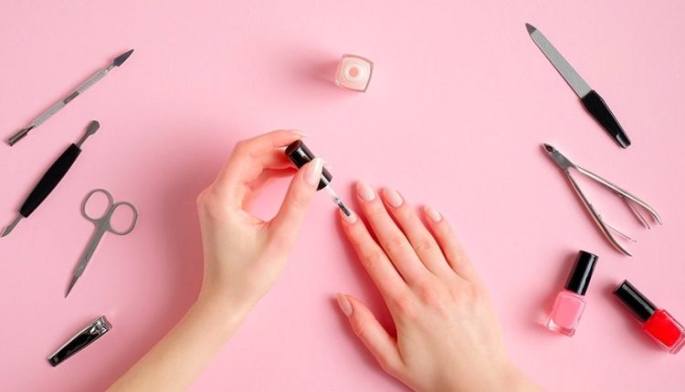 مانیکور و پدیکور