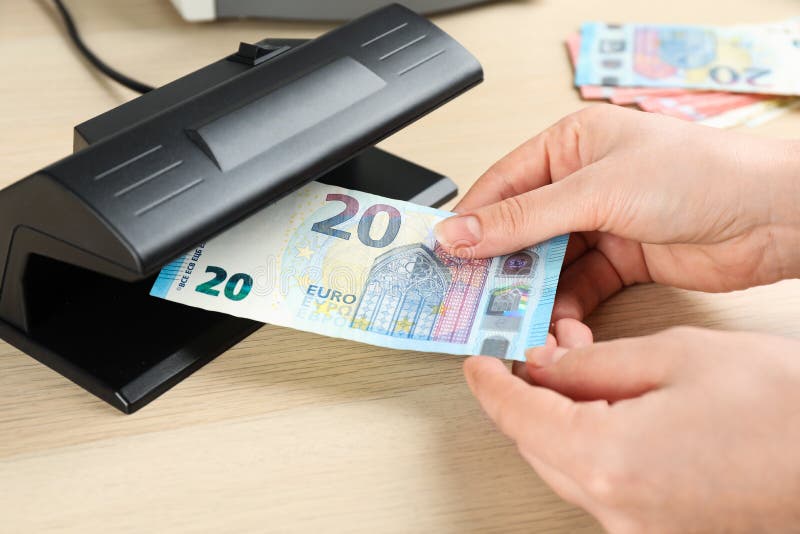 دستگاه تشخیص اصالت اسکناس